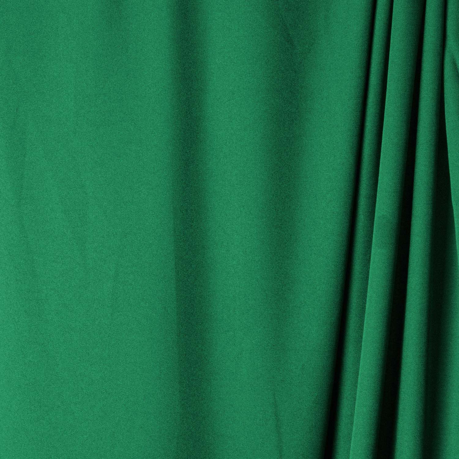 Chroma Green Solid Wrinkle Resistant Backdrop